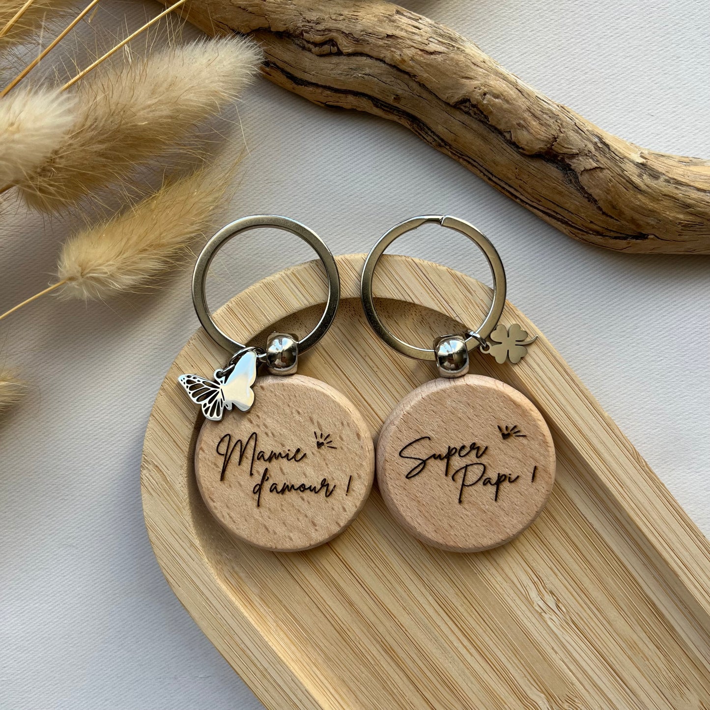 Porte-clés en bois gravé